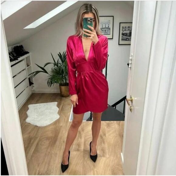 ZARA BLOGGER FAVORITE LAMINATED MINI DRESS FUCHSIA - Picture 5 of 14